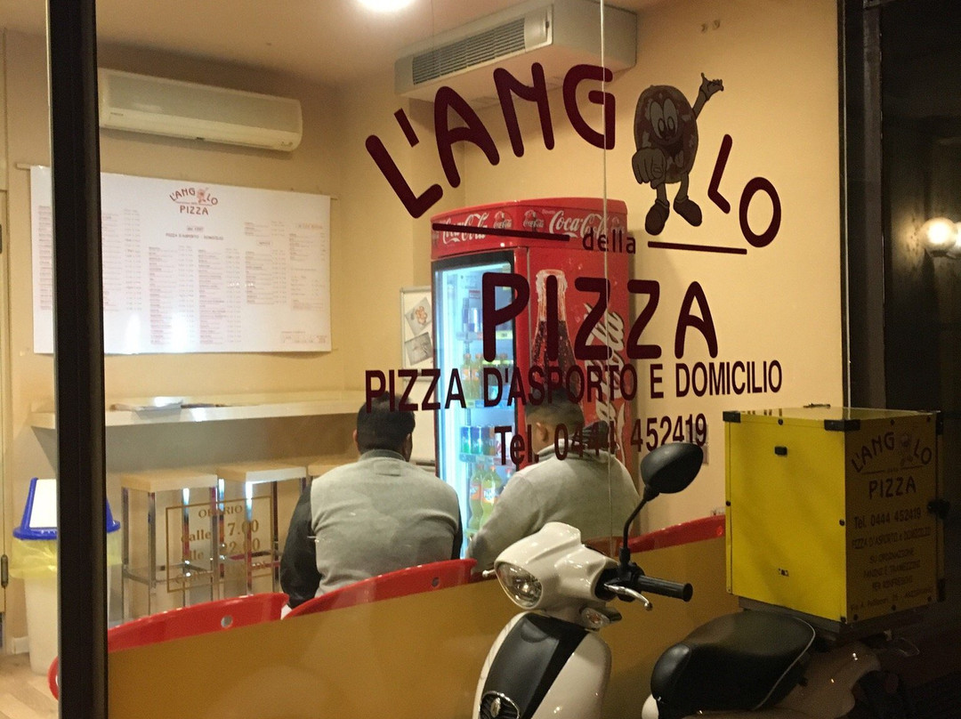 Pizza D'asporto L'angolo Della Pizza