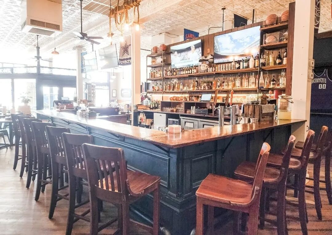 Mount Vernon餐馆和美食-Tag's Hometown Bar & Grill - at ML Edwards