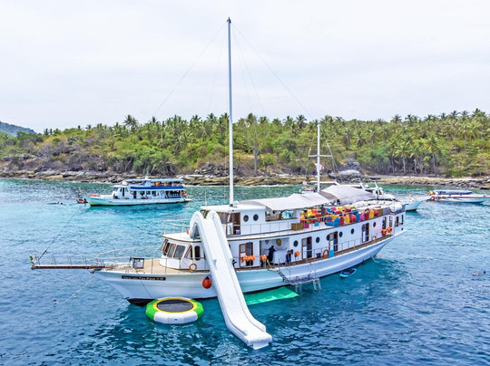 le saint tropez phuket