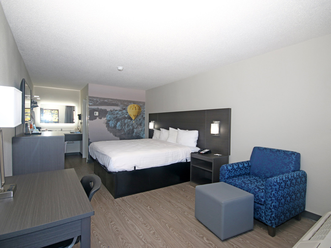 Clarion Pointe Statesville主图