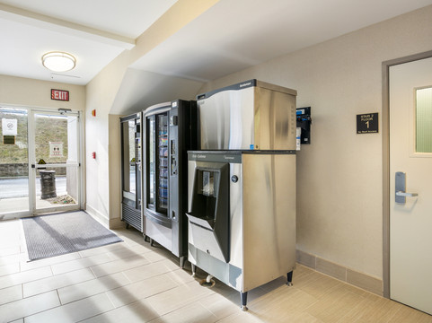 波士顿洛根红顶Plus酒店主图