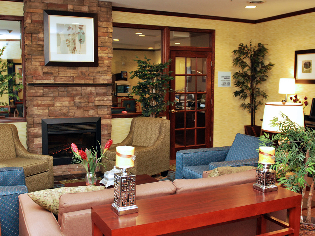 拉皮尔快捷假日酒店主图