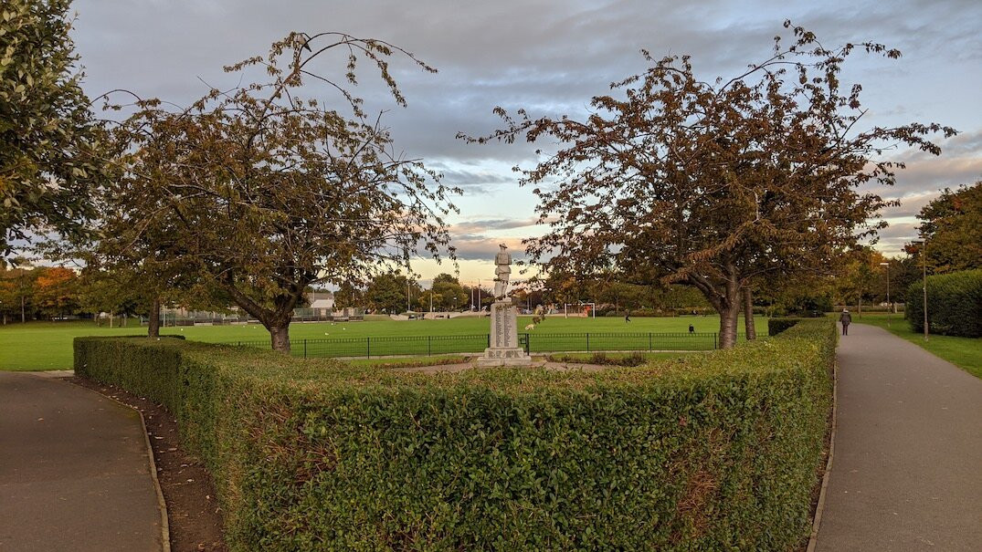 Bonnyrigg War Memorial景点图片
