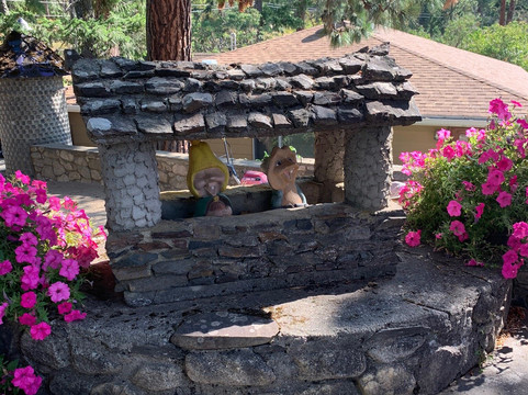 Glass Bottle House-不列颠哥伦比亚省必去景点