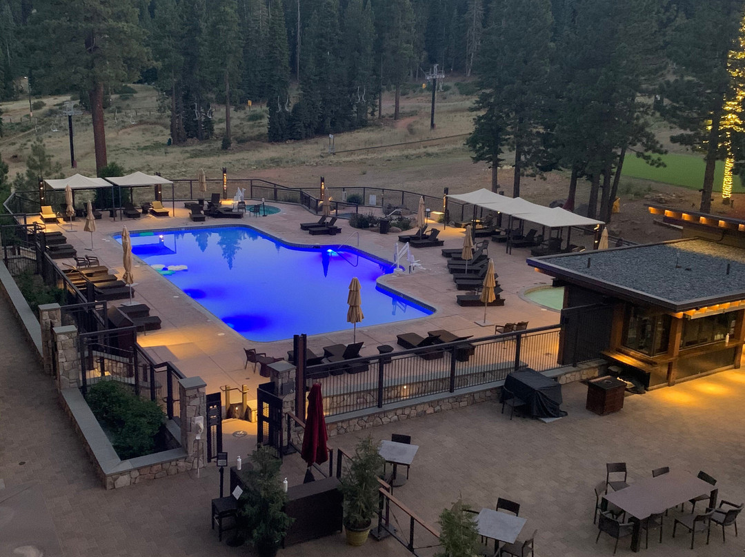 太浩湖丽思卡尔顿高地酒店主图