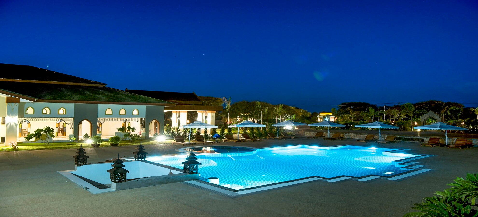 Lustre Bagan Resort-泳池