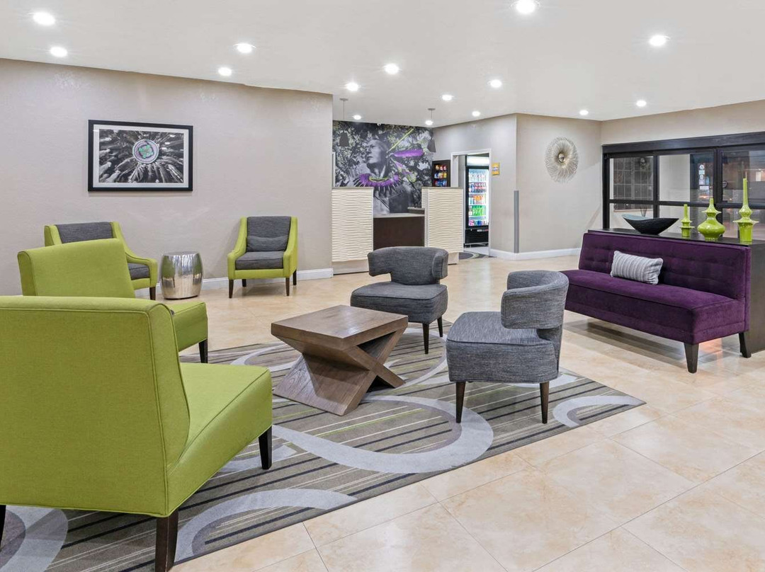 La Quinta Inn & Suites by Wyndham Ada主图