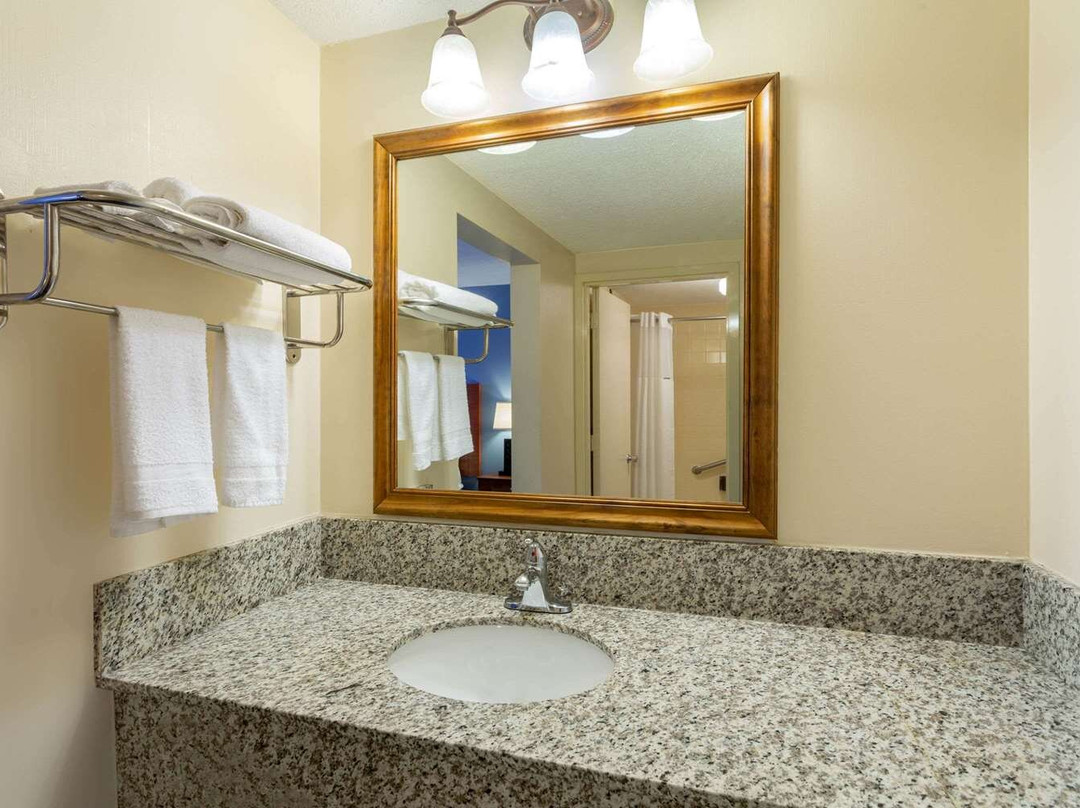 Days Inn by Wyndham Breezewood主图