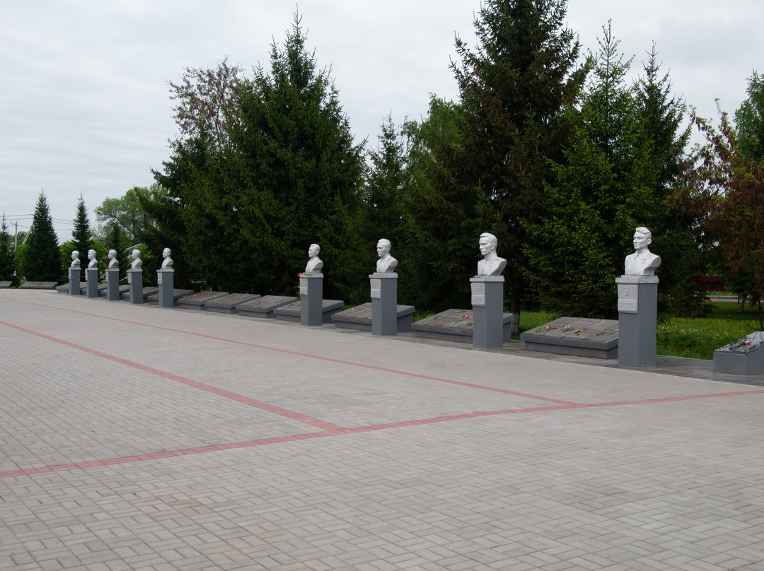 Skver Geroyev-Kolpna必去景点