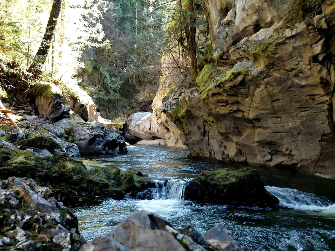 Little Huson Cave Park景点图片