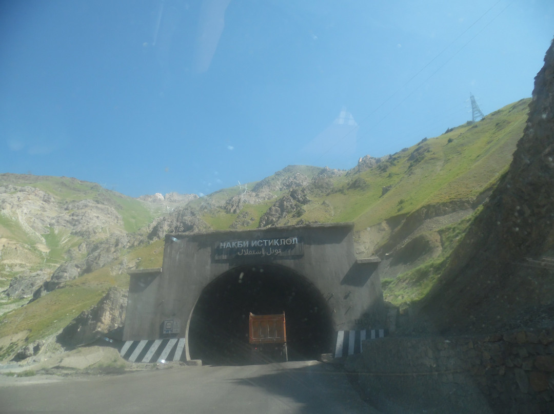 Anzob Tunnel (Tunnel of Death)景点图片