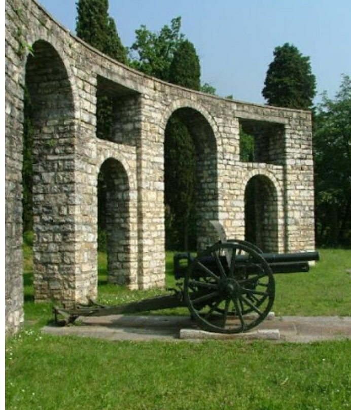 Monumento ai Caduti-埃尔巴必去景点