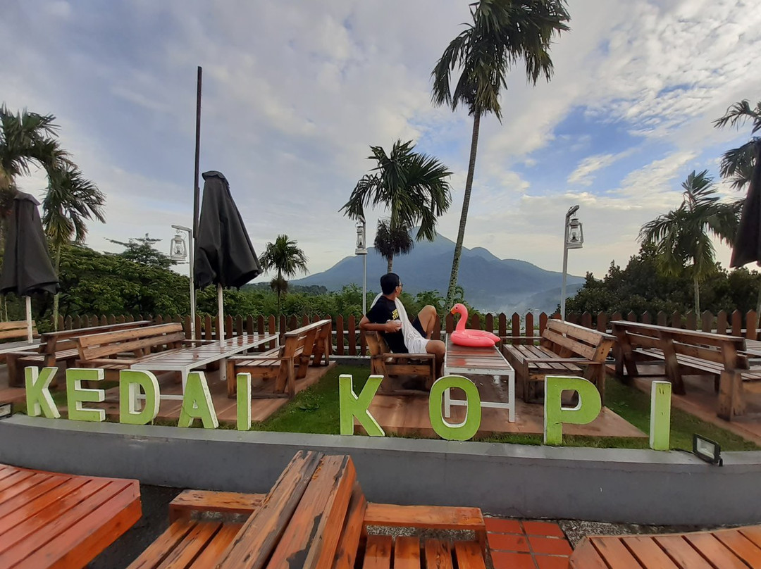 Grand Whiz Hotel Trawas Mojokerto主图