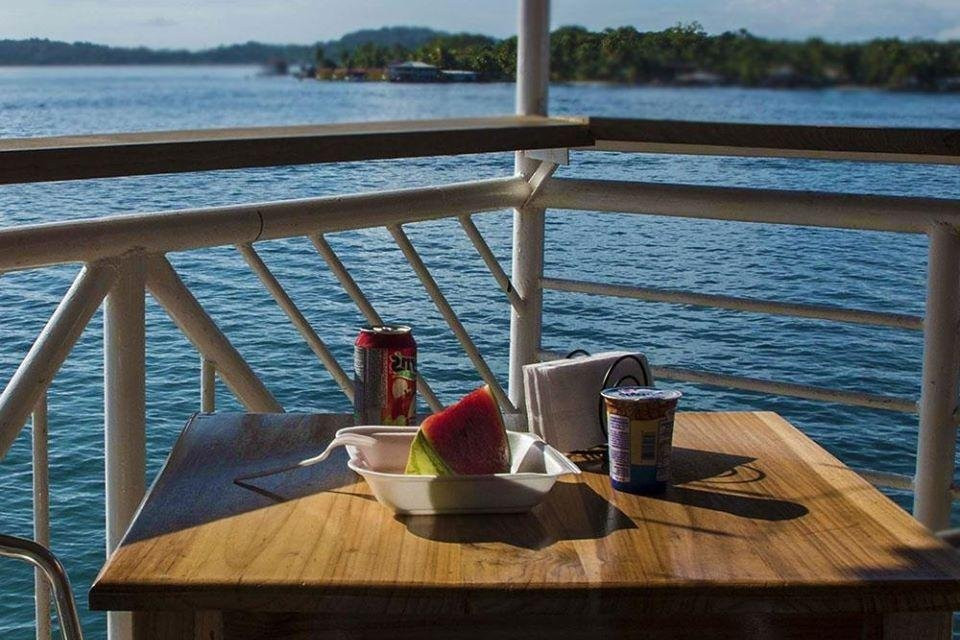 Regular ferry connection to Bocas town-Almirante必去景点