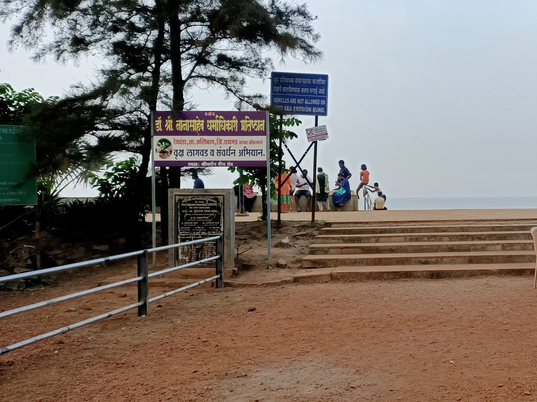 Shrivardhan Beach景点图片