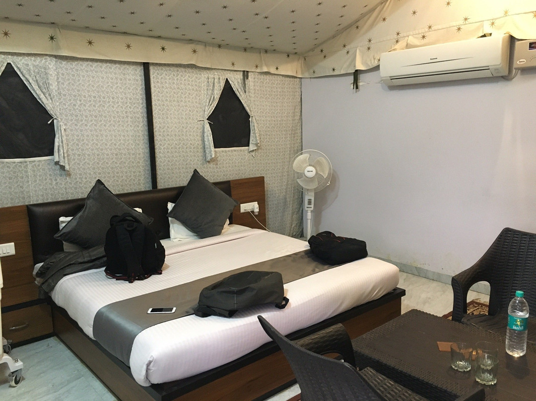 Love Inn Nagzira Resorts主图