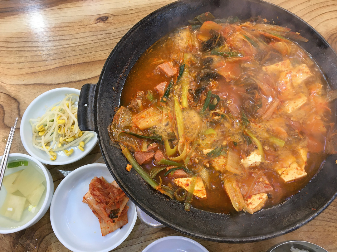 Uijeongbu Budaejjigae Street-议政府市必去景点