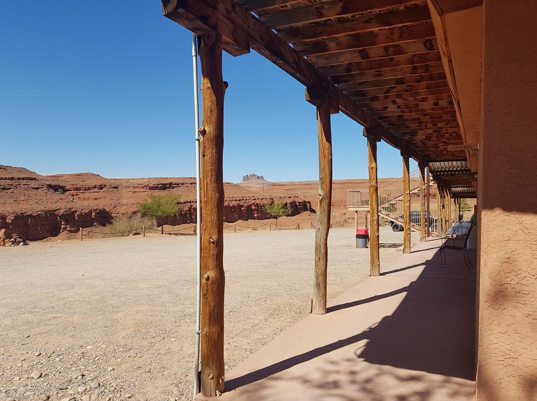 帽子岩酒店主图