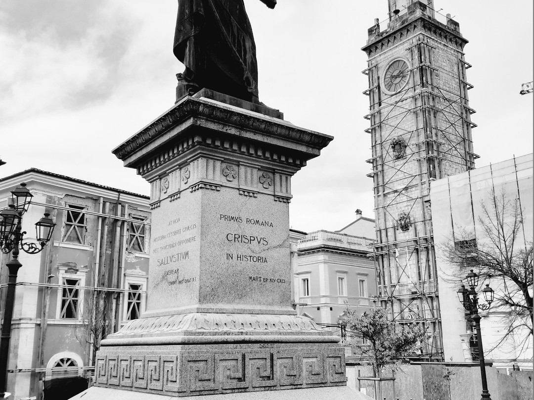 Statua di Sallustio-拉奎拉必去景点