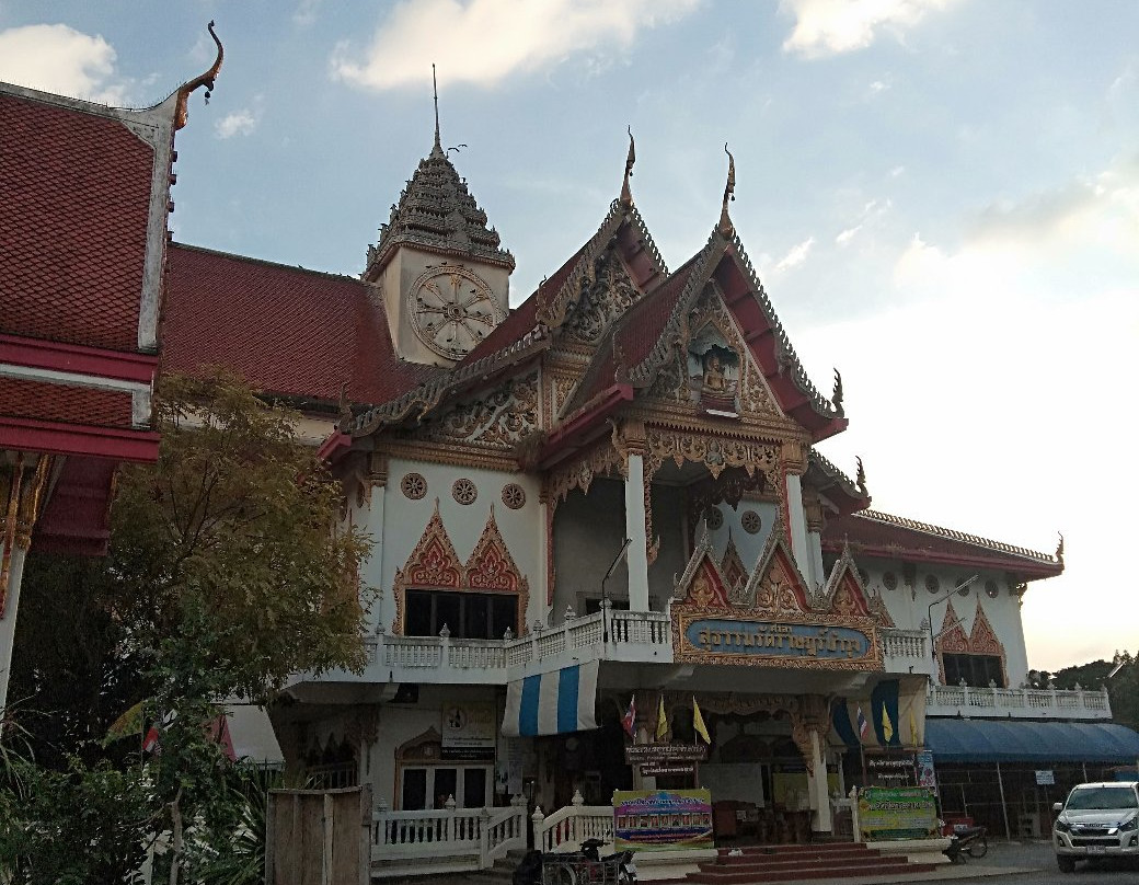 Wat Thap Kradan-颂丕农必去景点