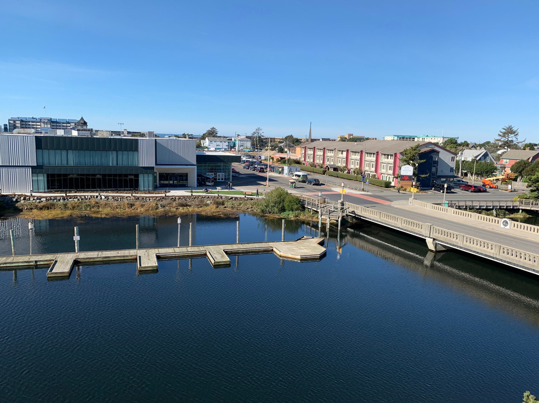 海滨会展中心快捷假日&套房酒店主图