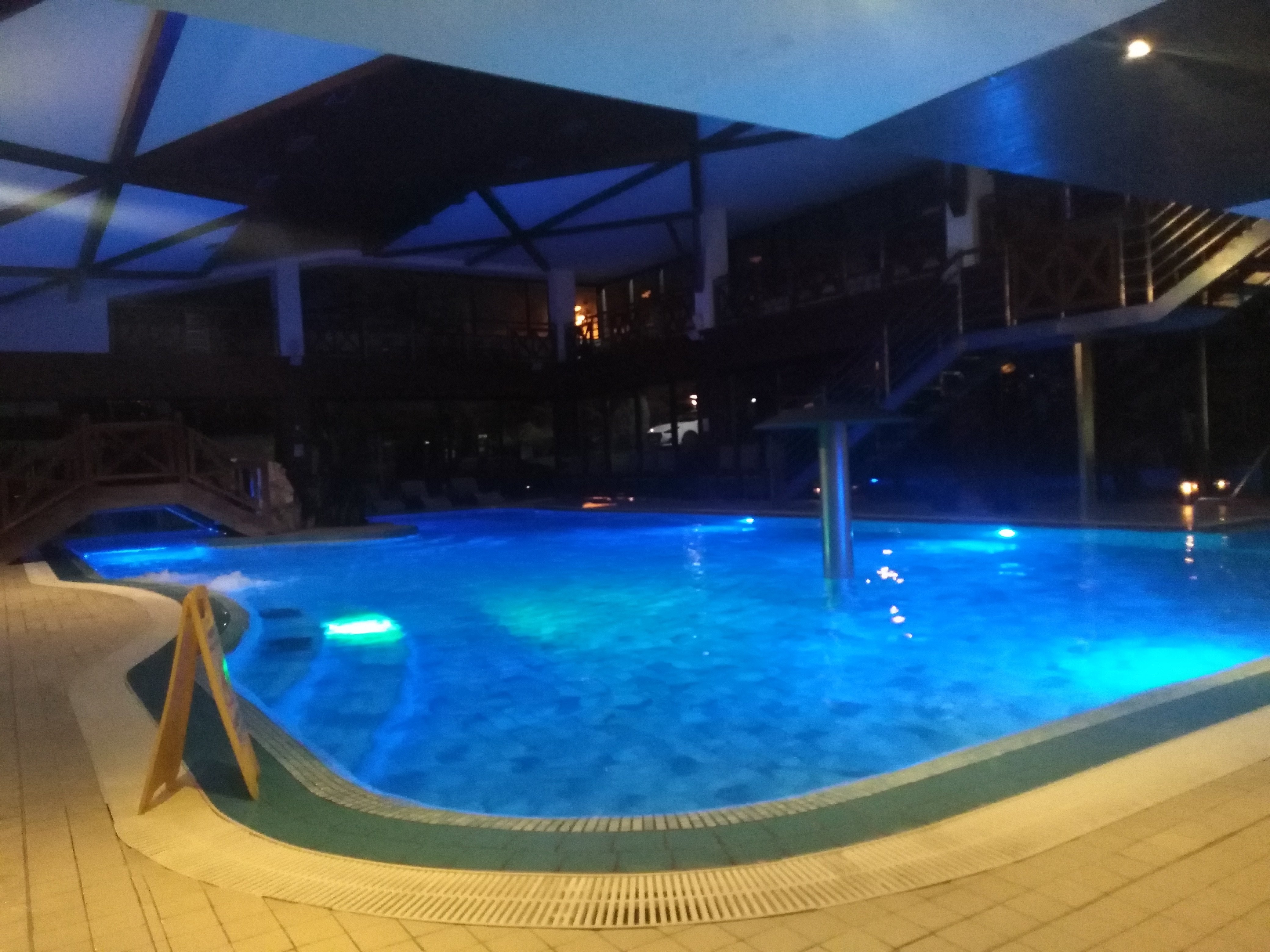 Kontakt Wellness Hotel-泳池