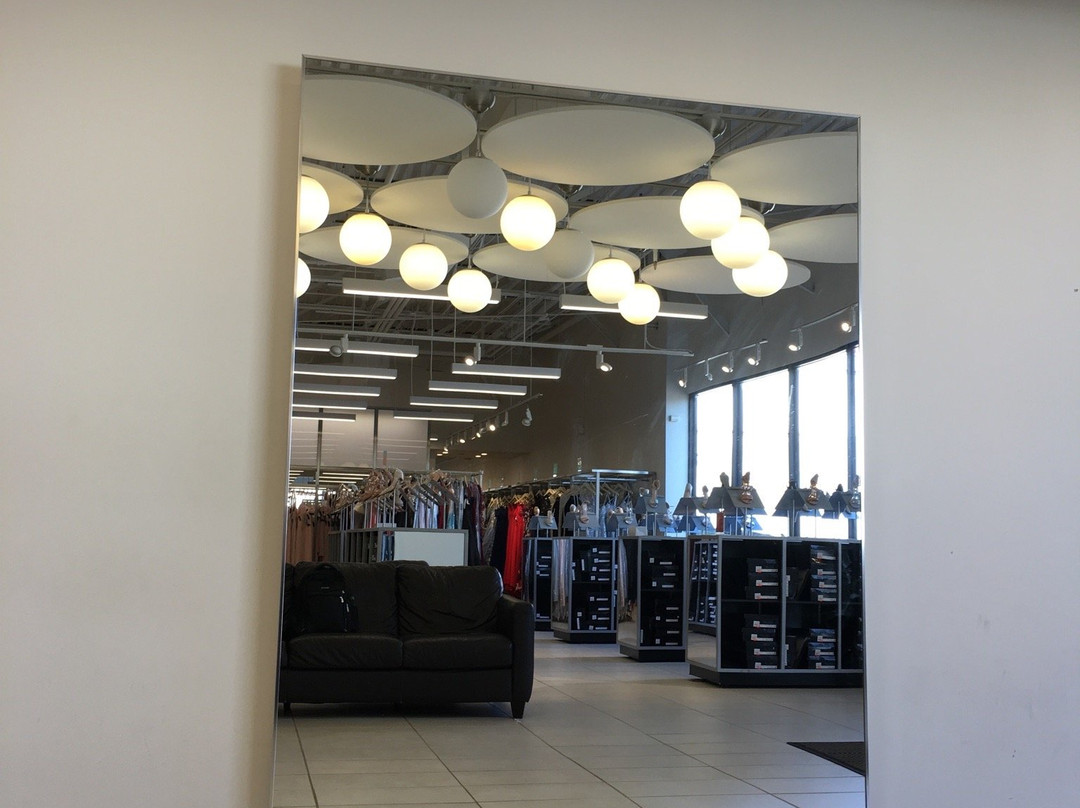 Plaza 200 Outlets-Carle Place必去景点