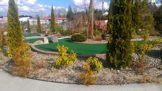 Hi-Knoll Driving Range & Mini-Golf-素里必去景点