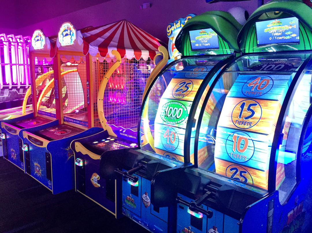 Golden Gate旅游景点-HeadPinz