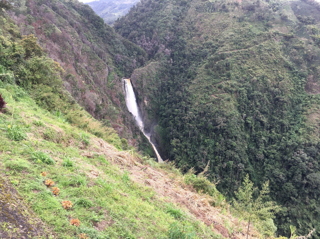 Salto de Bordones-Isnos必去景点