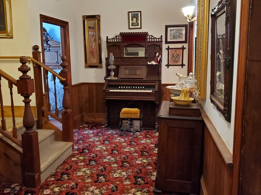 Dutch Flat Hotel主图