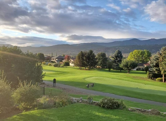 Rivershore Estate & Golf Links-坎卢普斯必去景点