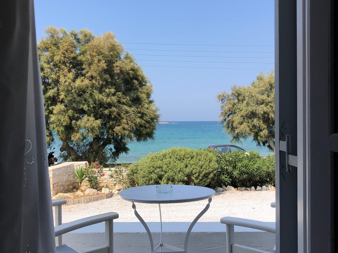 Roussos Beach Hotel主图