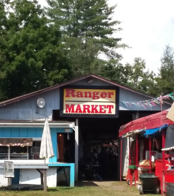 Deckers Flea Market景点图片