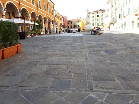 Piazza Alberica-卡拉拉必去景点