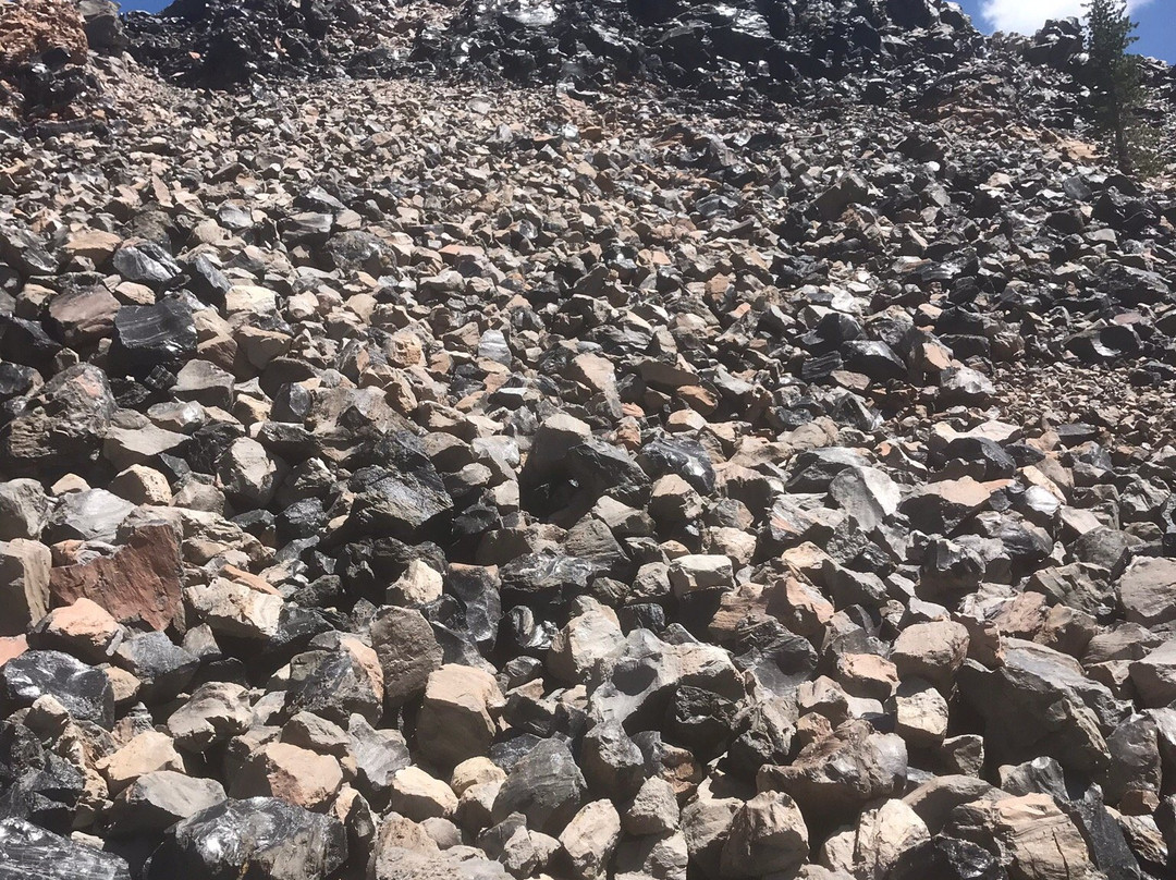 Obsidian Dome-马姆莫斯湖必去景点