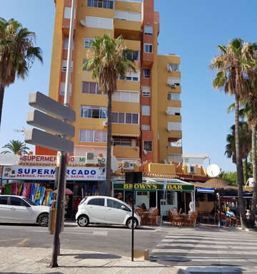 Browns Bar-托雷莫里诺斯必去景点