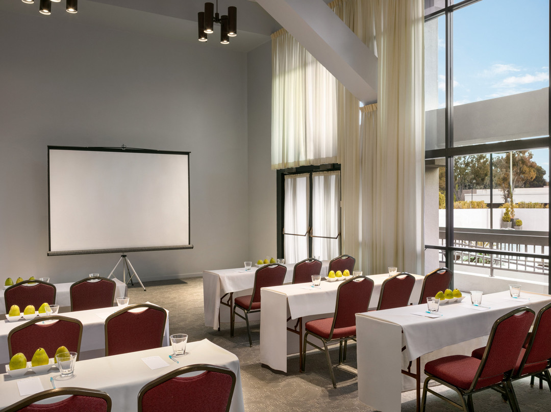 多马恩酒店主图