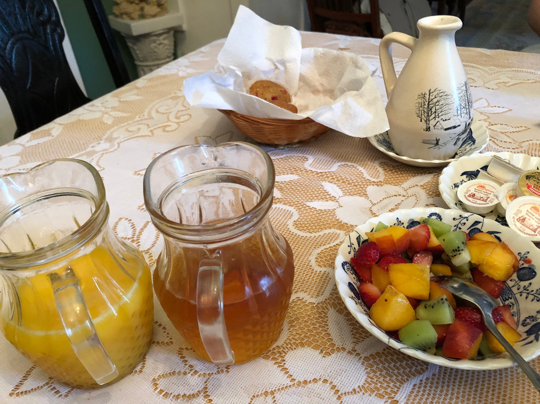 Peck Colonial House B&B主图