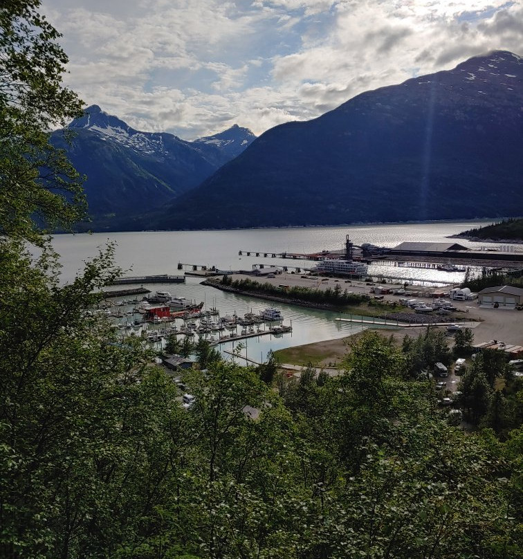 Upper Dewey Lake-史凯威必去景点