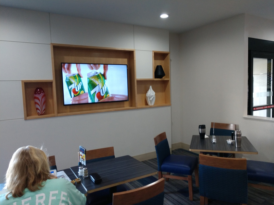 Holiday Inn Express & Suites Evansville North By IHG主图