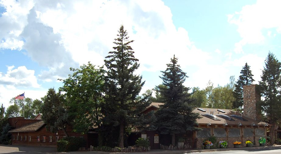 Whiteriver餐馆和美食-Charlie Clark's Steakhouse