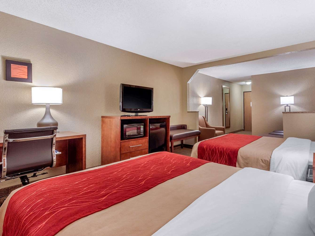 Comfort Inn & Suites Hays I-70主图