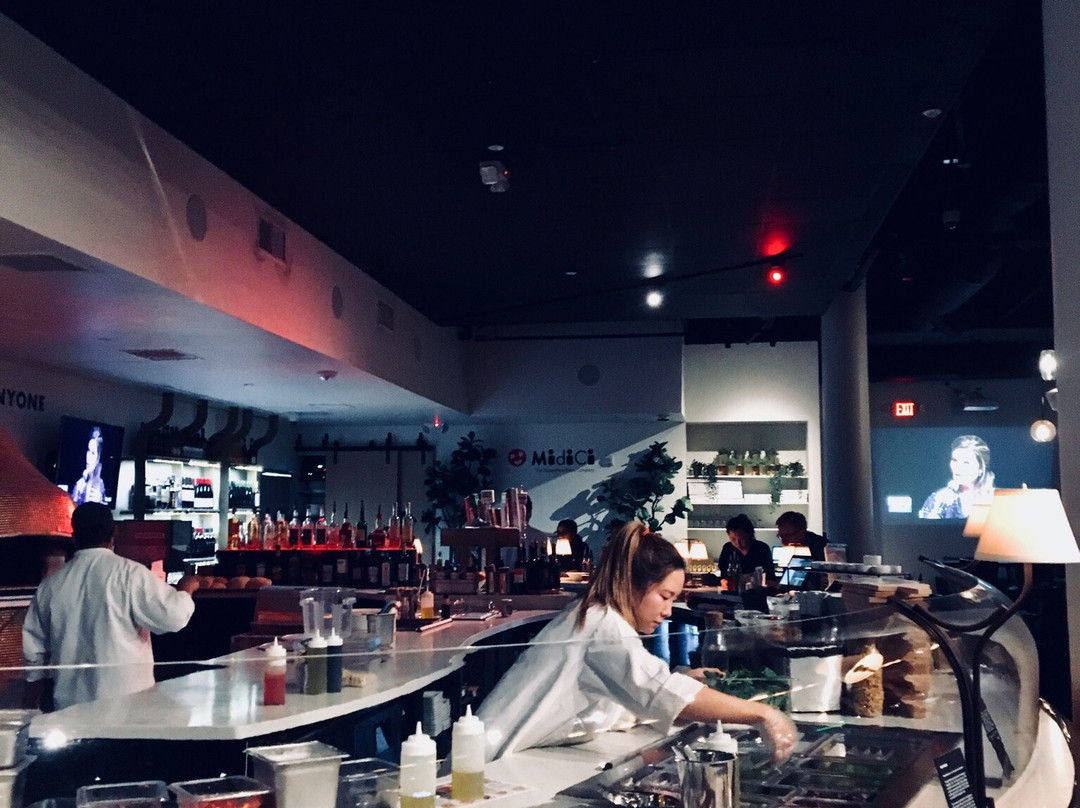 MidiCi Neopolitan Pizza