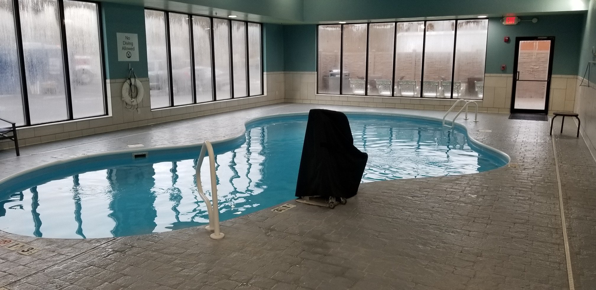 Holiday Inn Express Winfield - Teays Valley by IHG-泳池