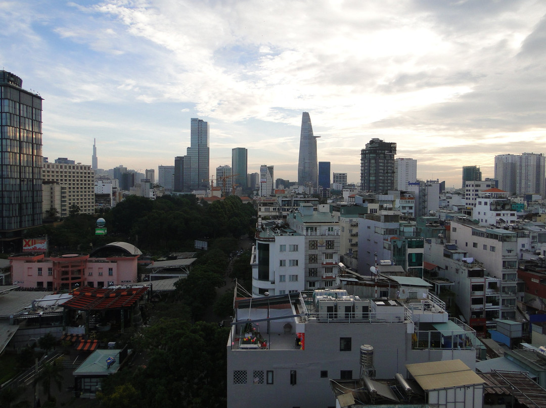 依丽罗斯饭店主图