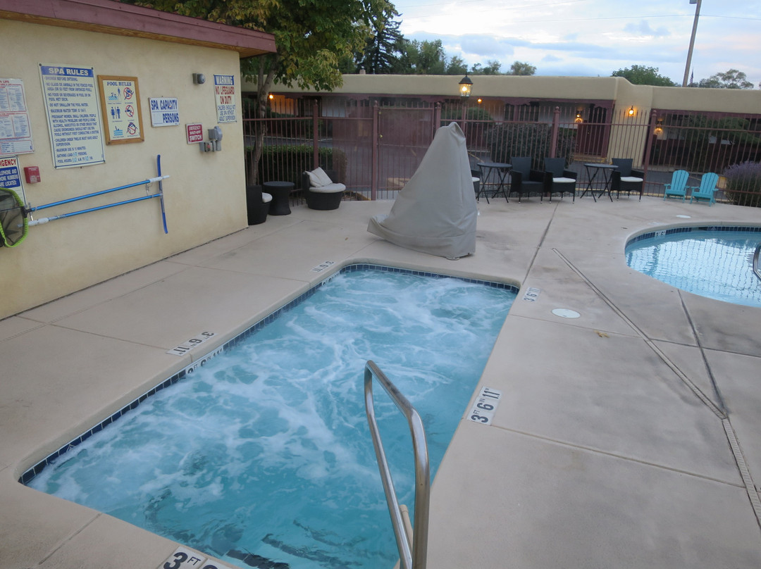 El Pueblo Lodge主图