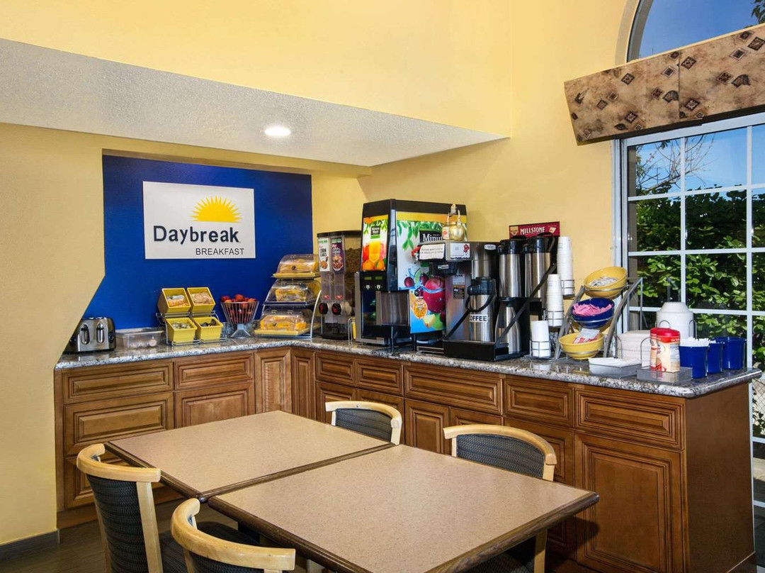 弗里蒙特戴斯酒店主图