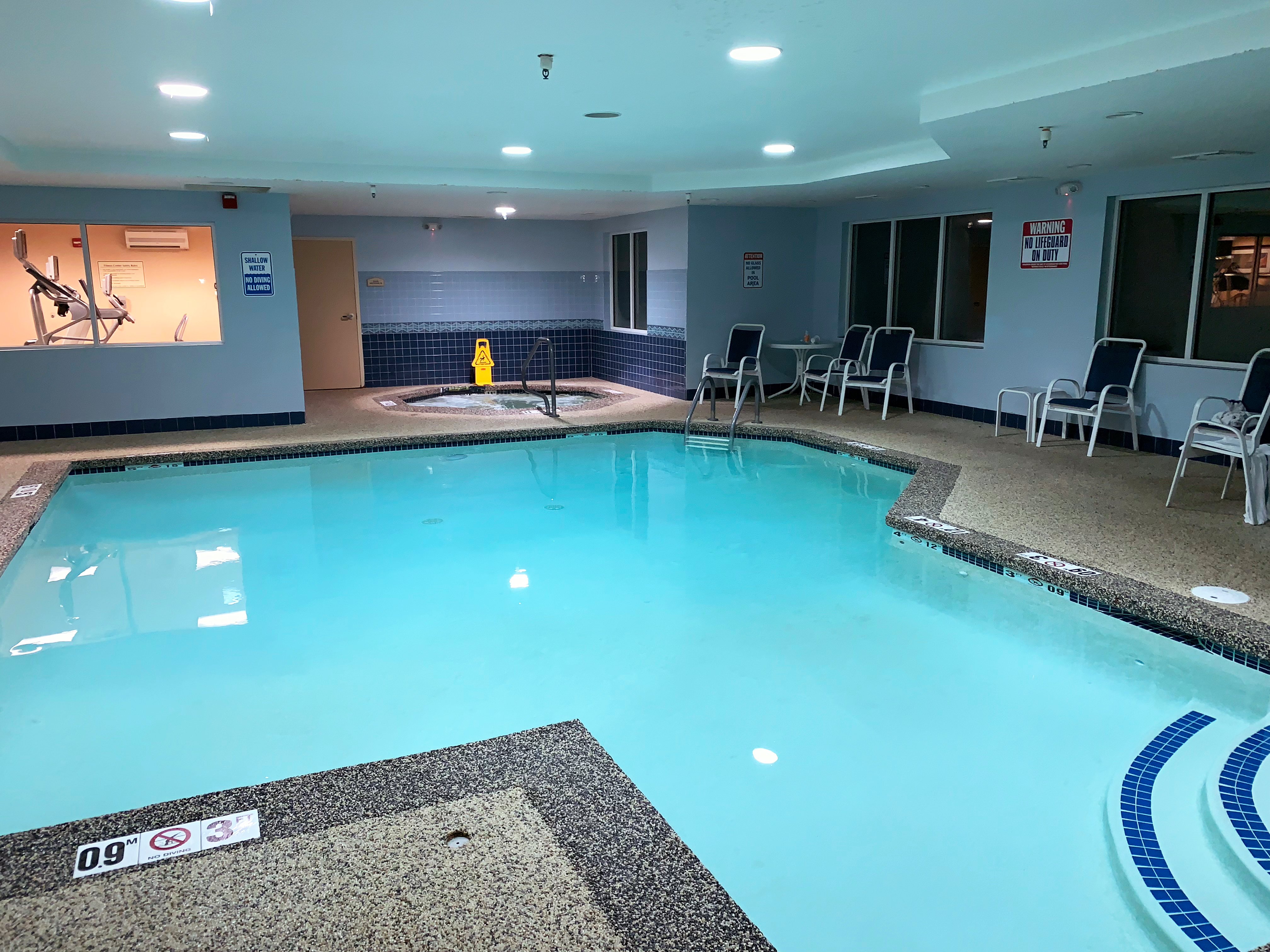 Holiday Inn Express & Suites Rochester By IHG-泳池