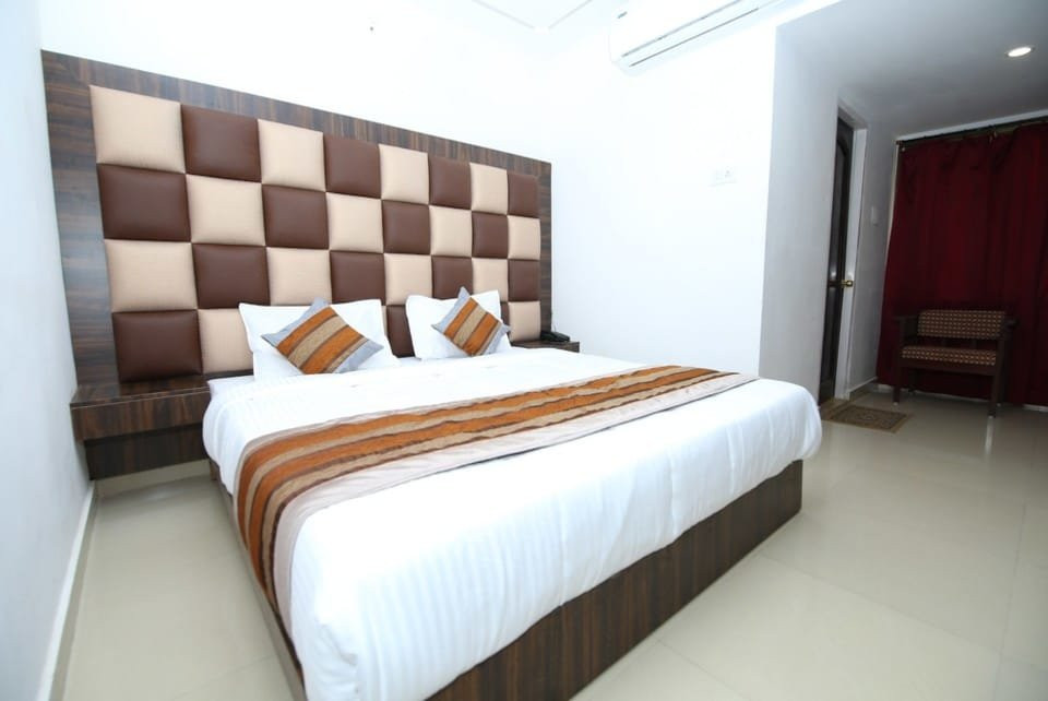 OYO 9857 Hotel Suryaa主图